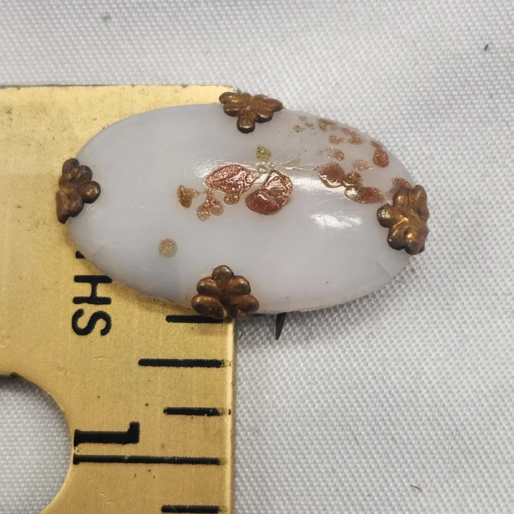 VINTAGE Victorian Speckled‎ White Venetian Glass Brooch Pin Brass Cameo...